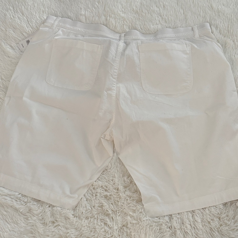 White Women’s Size 16 Shorts NWT Fresh - Picture 10 of 14